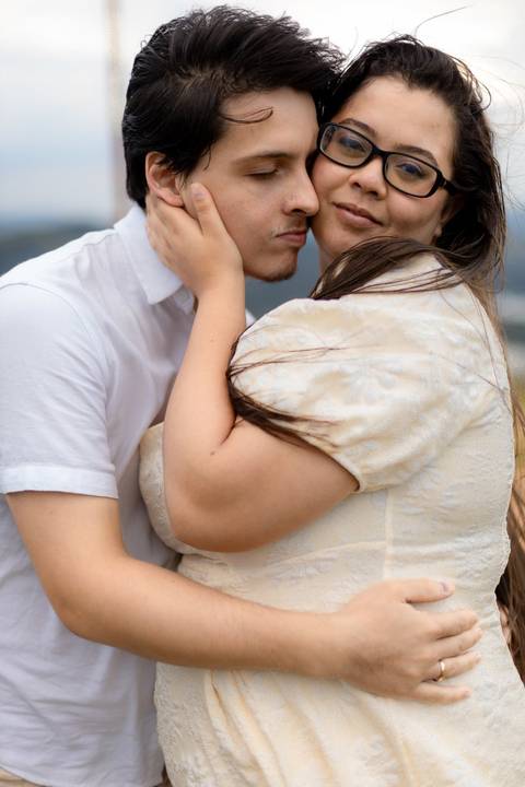 As melhores ideias e inspirações criativas de fotos de ensaio pré casamento registradas por fotógrafos profissionais de eventos da empresa Criativus Foto e Vídeo no Morro do Capuava'