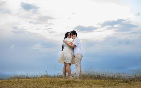 As melhores ideias e inspirações criativas de fotos de ensaio pré casamento registradas por fotógrafos profissionais de eventos da empresa Criativus Foto e Vídeo no Morro do Capuava'