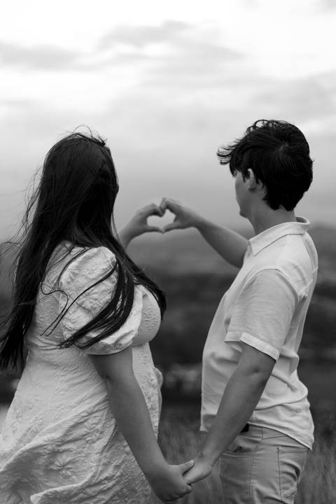 As melhores ideias e inspirações criativas de fotos de ensaio pré casamento registradas por fotógrafos profissionais de eventos da empresa Criativus Foto e Vídeo no Morro do Capuava'