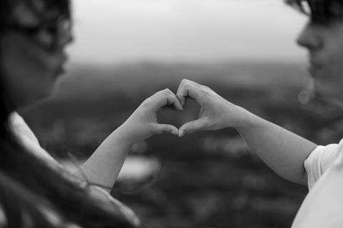 As melhores ideias e inspirações criativas de fotos de ensaio pré casamento registradas por fotógrafos profissionais de eventos da empresa Criativus Foto e Vídeo no Morro do Capuava'