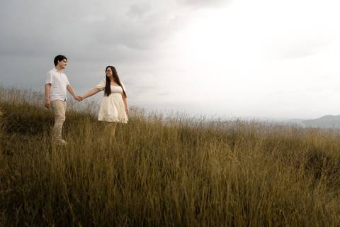 As melhores ideias e inspirações criativas de fotos de ensaio pré casamento registradas por fotógrafos profissionais de eventos da empresa Criativus Foto e Vídeo no Morro do Capuava'