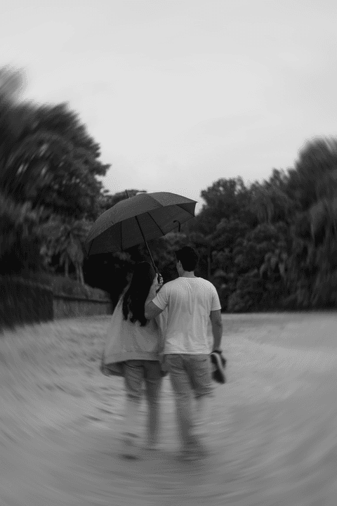 As melhores ideias e inspirações criativas de fotos de ensaio pré casamento registradas por fotógrafos profissionais de eventos da empresa Criativus Foto e Vídeo na Praia das Conchas, Guarujá '