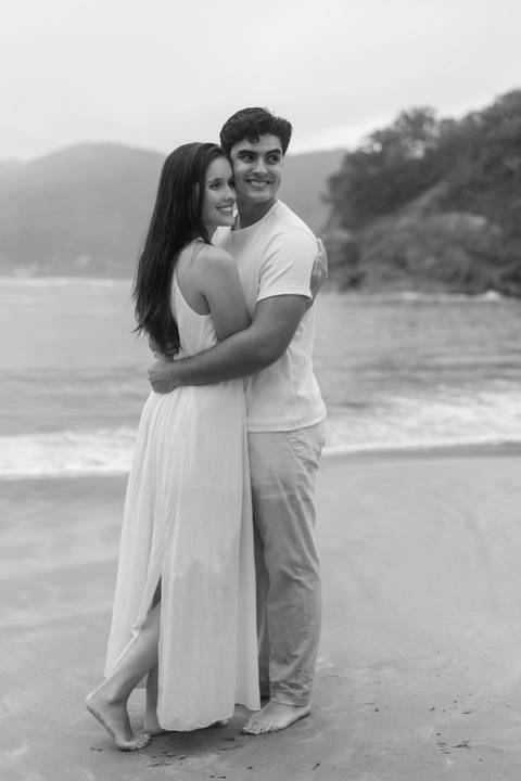 As melhores ideias e inspirações criativas de fotos de ensaio pré casamento registradas por fotógrafos profissionais de eventos da empresa Criativus Foto e Vídeo na Praia das Conchas, Guarujá '