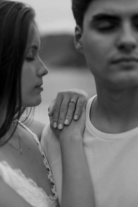 As melhores ideias e inspirações criativas de fotos de ensaio pré casamento registradas por fotógrafos profissionais de eventos da empresa Criativus Foto e Vídeo na Praia das Conchas, Guarujá '