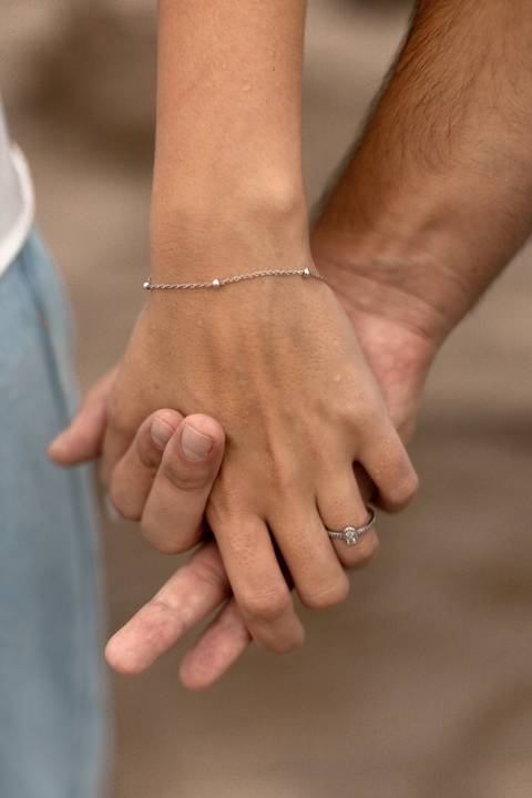 As melhores ideias e inspirações criativas de fotos de ensaio pré casamento registradas por fotógrafos profissionais de eventos da empresa Criativus Foto e Vídeo na Praia das Conchas, Guarujá '