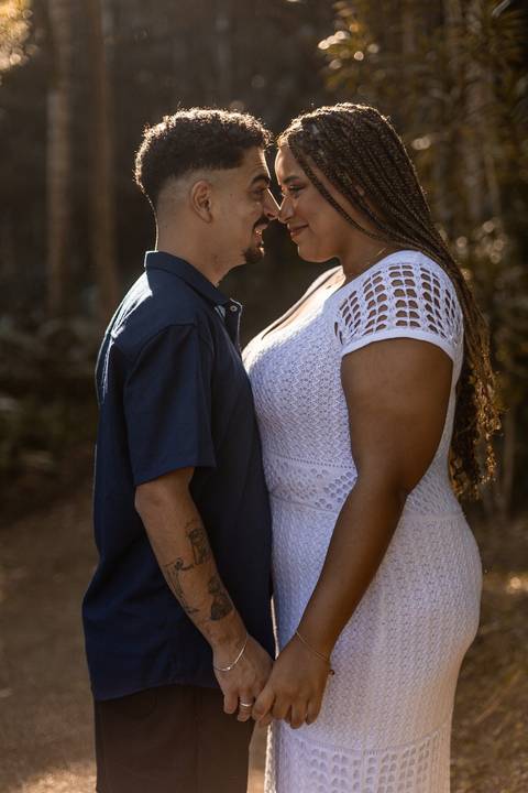 As melhores ideias e inspirações criativas de fotos de ensaio pré casamento registradas por fotógrafos profissionais de eventos da empresa Criativus Foto e Vídeo no Jardim Botânico de São Paulo'