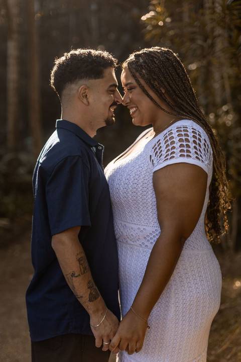 As melhores ideias e inspirações criativas de fotos de ensaio pré casamento registradas por fotógrafos profissionais de eventos da empresa Criativus Foto e Vídeo no Jardim Botânico de São Paulo'