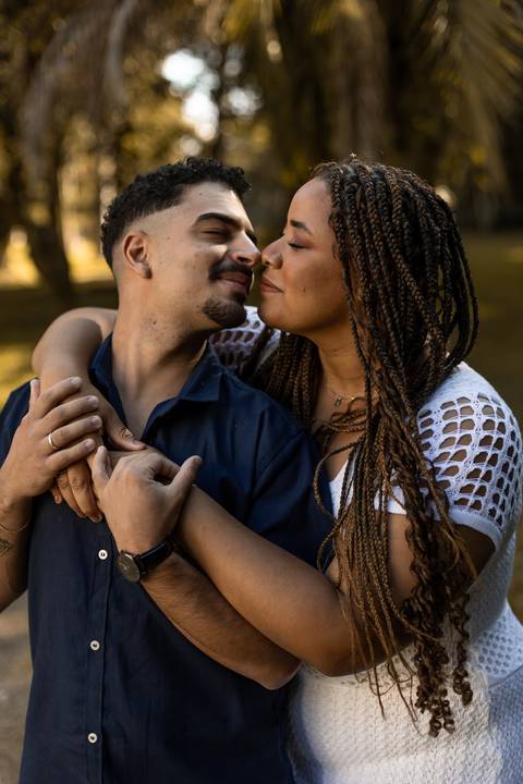 As melhores ideias e inspirações criativas de fotos de ensaio pré casamento registradas por fotógrafos profissionais de eventos da empresa Criativus Foto e Vídeo no Jardim Botânico de São Paulo'