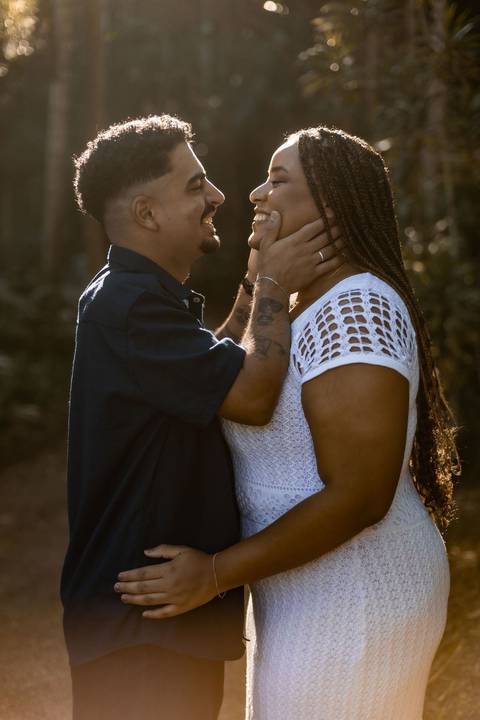 As melhores ideias e inspirações criativas de fotos de ensaio pré casamento registradas por fotógrafos profissionais de eventos da empresa Criativus Foto e Vídeo no Jardim Botânico de São Paulo'