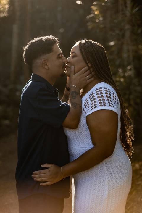 As melhores ideias e inspirações criativas de fotos de ensaio pré casamento registradas por fotógrafos profissionais de eventos da empresa Criativus Foto e Vídeo no Jardim Botânico de São Paulo'
