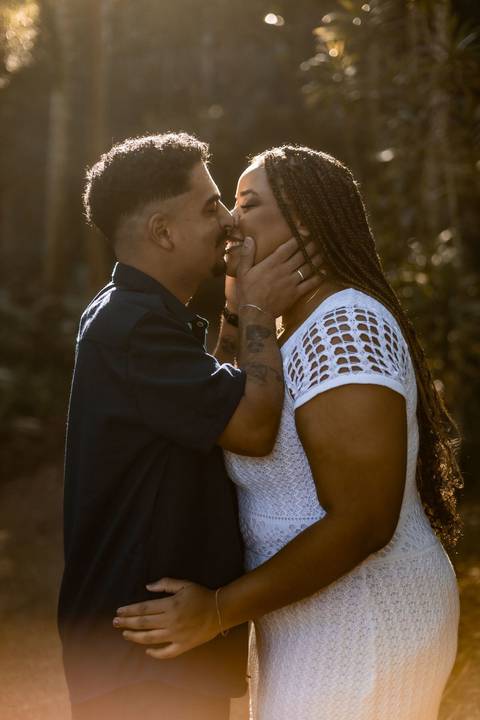 As melhores ideias e inspirações criativas de fotos de ensaio pré casamento registradas por fotógrafos profissionais de eventos da empresa Criativus Foto e Vídeo no Jardim Botânico de São Paulo'