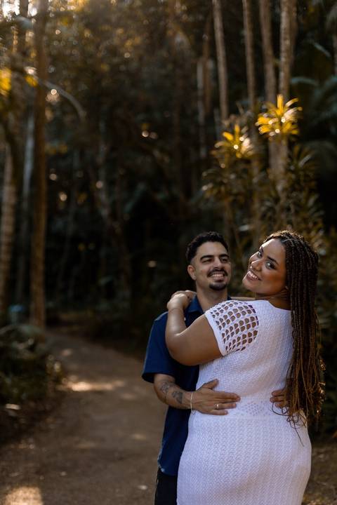 As melhores ideias e inspirações criativas de fotos de ensaio pré casamento registradas por fotógrafos profissionais de eventos da empresa Criativus Foto e Vídeo no Jardim Botânico de São Paulo'