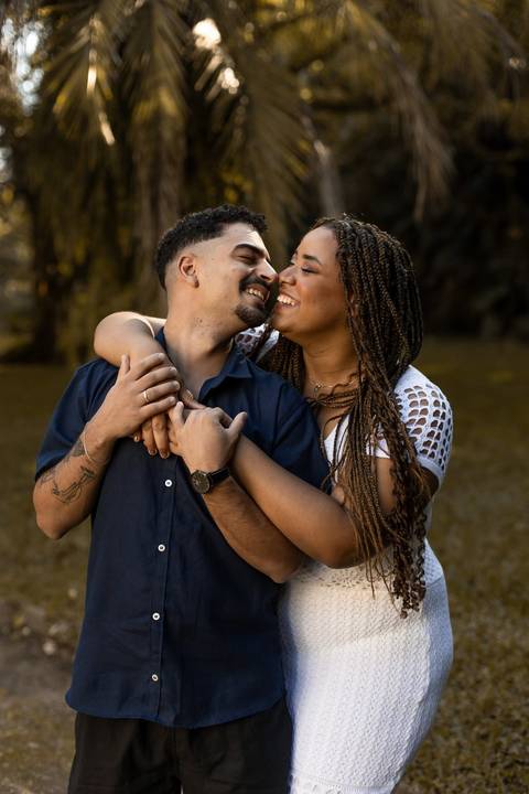 As melhores ideias e inspirações criativas de fotos de ensaio pré casamento registradas por fotógrafos profissionais de eventos da empresa Criativus Foto e Vídeo no Jardim Botânico de São Paulo'