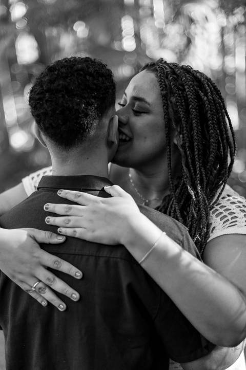 As melhores ideias e inspirações criativas de fotos de ensaio pré casamento registradas por fotógrafos profissionais de eventos da empresa Criativus Foto e Vídeo no Jardim Botânico de São Paulo'