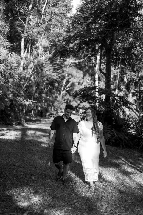 As melhores ideias e inspirações criativas de fotos de ensaio pré casamento registradas por fotógrafos profissionais de eventos da empresa Criativus Foto e Vídeo no Jardim Botânico de São Paulo'