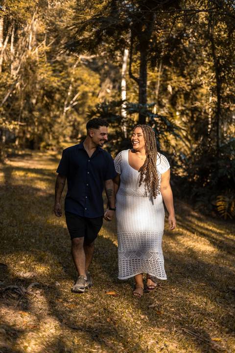 As melhores ideias e inspirações criativas de fotos de ensaio pré casamento registradas por fotógrafos profissionais de eventos da empresa Criativus Foto e Vídeo no Jardim Botânico de São Paulo'