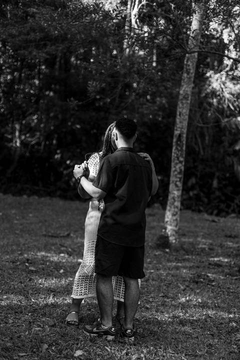 As melhores ideias e inspirações criativas de fotos de ensaio pré casamento registradas por fotógrafos profissionais de eventos da empresa Criativus Foto e Vídeo no Jardim Botânico de São Paulo'