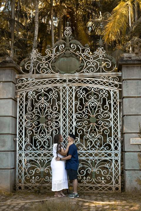 As melhores ideias e inspirações criativas de fotos de ensaio pré casamento registradas por fotógrafos profissionais de eventos da empresa Criativus Foto e Vídeo no Jardim Botânico de São Paulo'