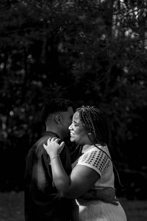 As melhores ideias e inspirações criativas de fotos de ensaio pré casamento registradas por fotógrafos profissionais de eventos da empresa Criativus Foto e Vídeo no Jardim Botânico de São Paulo'