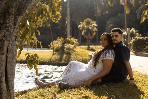 As melhores ideias e inspirações criativas de fotos de ensaio pré casamento registradas por fotógrafos profissionais de eventos da empresa Criativus Foto e Vídeo no Jardim Botânico de São Paulo'