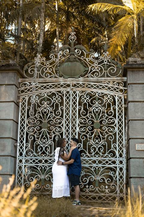 As melhores ideias e inspirações criativas de fotos de ensaio pré casamento registradas por fotógrafos profissionais de eventos da empresa Criativus Foto e Vídeo no Jardim Botânico de São Paulo'