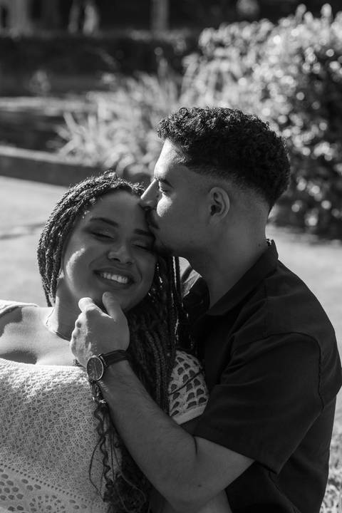 As melhores ideias e inspirações criativas de fotos de ensaio pré casamento registradas por fotógrafos profissionais de eventos da empresa Criativus Foto e Vídeo no Jardim Botânico de São Paulo'