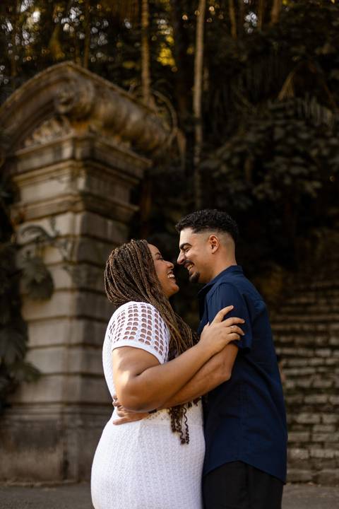As melhores ideias e inspirações criativas de fotos de ensaio pré casamento registradas por fotógrafos profissionais de eventos da empresa Criativus Foto e Vídeo no Jardim Botânico de São Paulo'