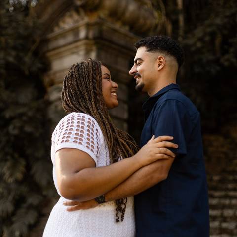 As melhores ideias e inspirações criativas de fotos de ensaio pré casamento registradas por fotógrafos profissionais de eventos da empresa Criativus Foto e Vídeo no Jardim Botânico de São Paulo'