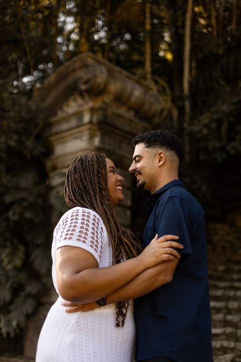 As melhores ideias e inspirações criativas de fotos de ensaio pré casamento registradas por fotógrafos profissionais de eventos da empresa Criativus Foto e Vídeo no Jardim Botânico de São Paulo'