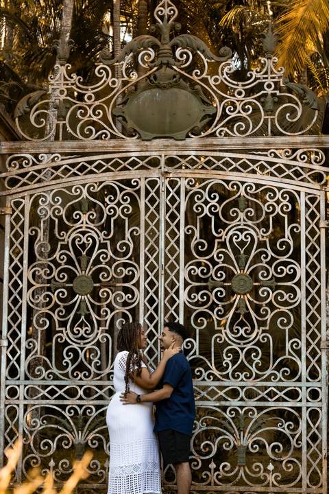 As melhores ideias e inspirações criativas de fotos de ensaio pré casamento registradas por fotógrafos profissionais de eventos da empresa Criativus Foto e Vídeo no Jardim Botânico de São Paulo'