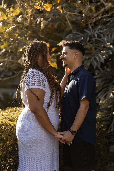 As melhores ideias e inspirações criativas de fotos de ensaio pré casamento registradas por fotógrafos profissionais de eventos da empresa Criativus Foto e Vídeo no Jardim Botânico de São Paulo'