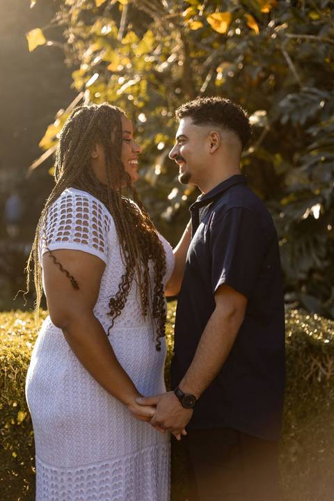 As melhores ideias e inspirações criativas de fotos de ensaio pré casamento registradas por fotógrafos profissionais de eventos da empresa Criativus Foto e Vídeo no Jardim Botânico de São Paulo'