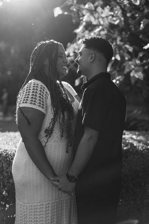 As melhores ideias e inspirações criativas de fotos de ensaio pré casamento registradas por fotógrafos profissionais de eventos da empresa Criativus Foto e Vídeo no Jardim Botânico de São Paulo'