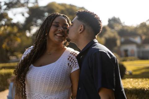 As melhores ideias e inspirações criativas de fotos de ensaio pré casamento registradas por fotógrafos profissionais de eventos da empresa Criativus Foto e Vídeo no Jardim Botânico de São Paulo'