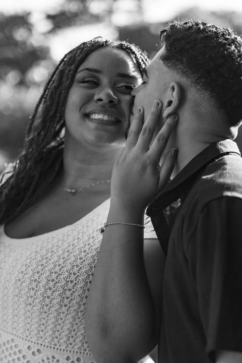 As melhores ideias e inspirações criativas de fotos de ensaio pré casamento registradas por fotógrafos profissionais de eventos da empresa Criativus Foto e Vídeo no Jardim Botânico de São Paulo'