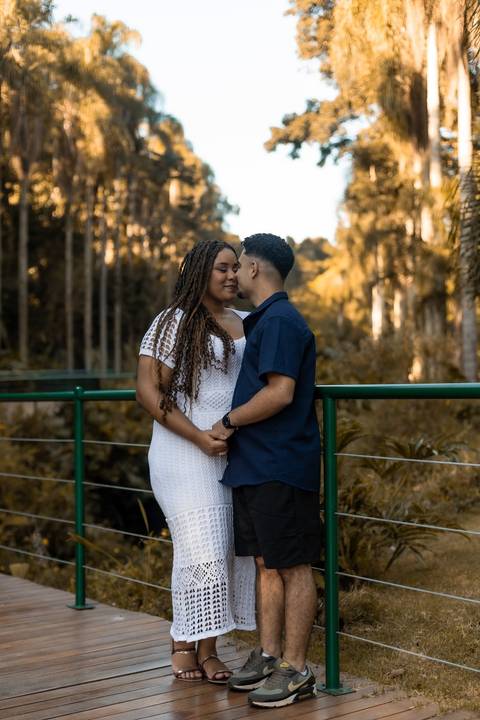 As melhores ideias e inspirações criativas de fotos de ensaio pré casamento registradas por fotógrafos profissionais de eventos da empresa Criativus Foto e Vídeo no Jardim Botânico de São Paulo'
