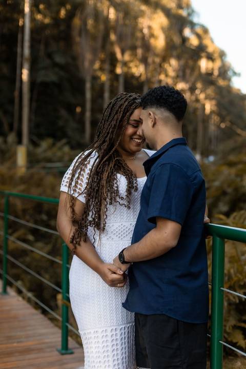 As melhores ideias e inspirações criativas de fotos de ensaio pré casamento registradas por fotógrafos profissionais de eventos da empresa Criativus Foto e Vídeo no Jardim Botânico de São Paulo'