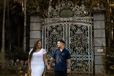 As melhores ideias e inspirações criativas de fotos de ensaio pré casamento registradas por fotógrafos profissionais de eventos da empresa Criativus Foto e Vídeo no Jardim Botânico de São Paulo'