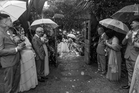 As melhores ideias e inspirações criativas de fotos de casamento registradas por fotógrafos profissionais de eventos da empresa Criativus Foto e Vídeo no Espaço Villa Mantova'