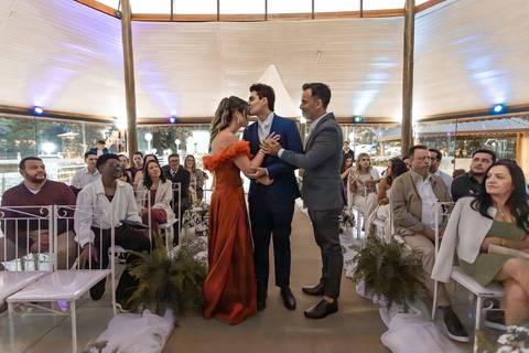 As melhores ideias e inspirações criativas de fotos de casamento registradas por fotógrafos profissionais de eventos da empresa Criativus Foto e Vídeo no Sítio Mon Chalé'