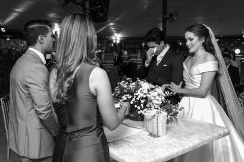 As melhores ideias e inspirações criativas de fotos de casamento registradas por fotógrafos profissionais de eventos da empresa Criativus Foto e Vídeo no Sítio Mon Chalé'