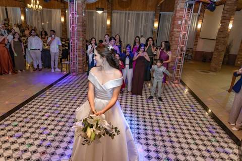 As melhores ideias e inspirações criativas de fotos de casamento registradas por fotógrafos profissionais de eventos da empresa Criativus Foto e Vídeo no Sítio Mon Chalé'
