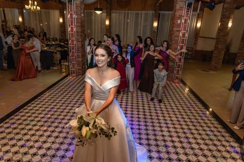 As melhores ideias e inspirações criativas de fotos de casamento registradas por fotógrafos profissionais de eventos da empresa Criativus Foto e Vídeo no Sítio Mon Chalé'