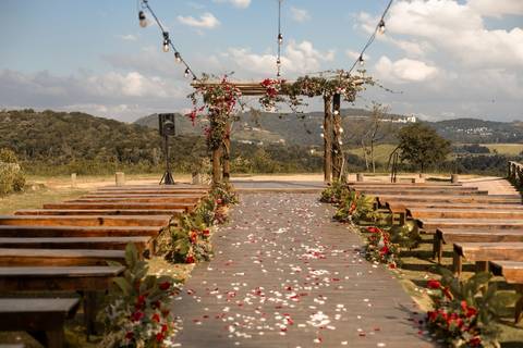 As melhores ideias e inspirações criativas de fotos de casamento registradas por fotógrafos profissionais de eventos da empresa Criativus Foto e Vídeo na Chácara Mirante do Valle'