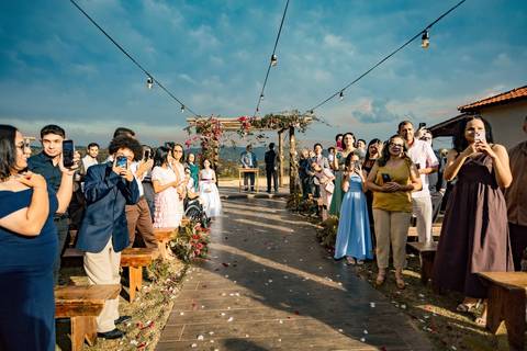As melhores ideias e inspirações criativas de fotos de casamento registradas por fotógrafos profissionais de eventos da empresa Criativus Foto e Vídeo na Chácara Mirante do Valle'