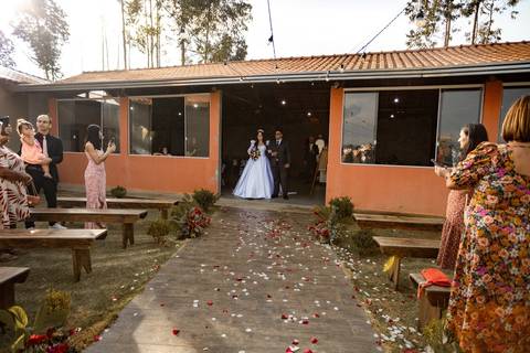 As melhores ideias e inspirações criativas de fotos de casamento registradas por fotógrafos profissionais de eventos da empresa Criativus Foto e Vídeo na Chácara Mirante do Valle'