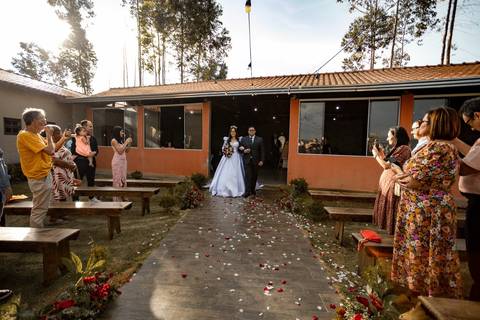 As melhores ideias e inspirações criativas de fotos de casamento registradas por fotógrafos profissionais de eventos da empresa Criativus Foto e Vídeo na Chácara Mirante do Valle'