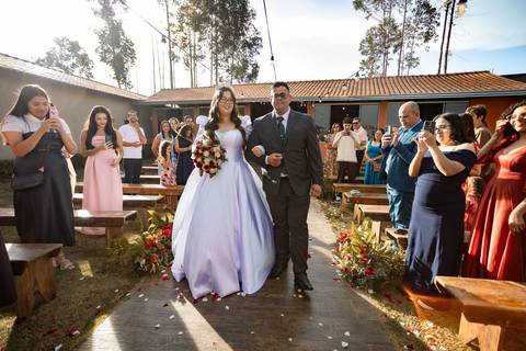 As melhores ideias e inspirações criativas de fotos de casamento registradas por fotógrafos profissionais de eventos da empresa Criativus Foto e Vídeo na Chácara Mirante do Valle'