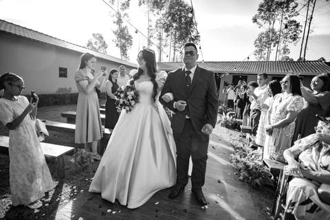 As melhores ideias e inspirações criativas de fotos de casamento registradas por fotógrafos profissionais de eventos da empresa Criativus Foto e Vídeo na Chácara Mirante do Valle'