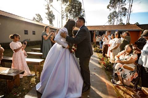 As melhores ideias e inspirações criativas de fotos de casamento registradas por fotógrafos profissionais de eventos da empresa Criativus Foto e Vídeo na Chácara Mirante do Valle'